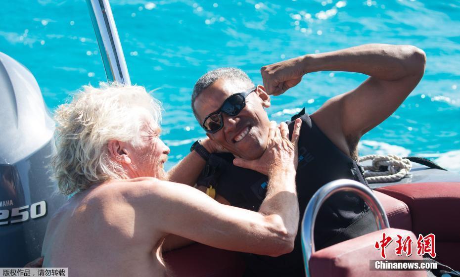 奥巴马卸任后海岛度假 与富豪朋友一起风筝冲浪