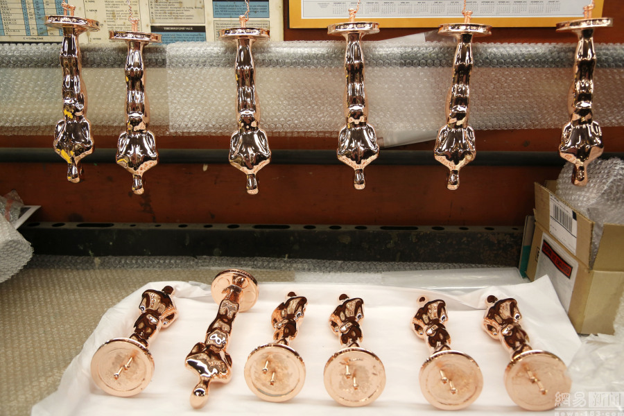 探秘奥斯卡小金人制作流程 耗时数月