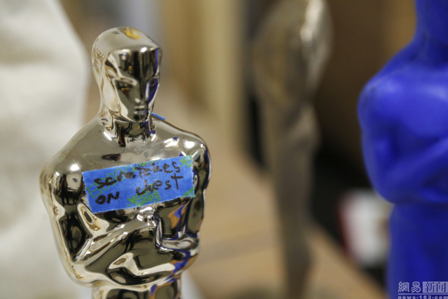 探秘奥斯卡小金人制作流程 耗时数月