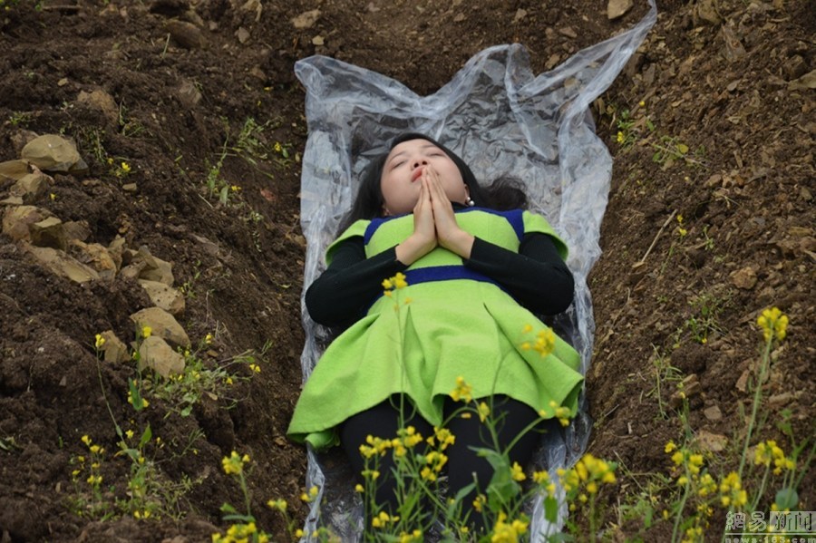 重庆太太团用 坟墓教室 帮离婚女性获得重生