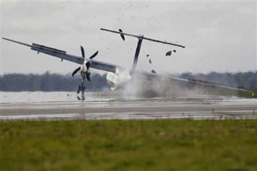 惊险！英国一载59人客机降落时起落架断裂