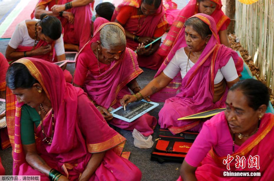 印度有家“奶奶学校”