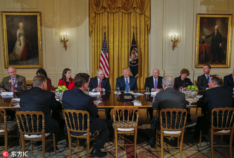 特朗普首接待白宫游客的谜之背景