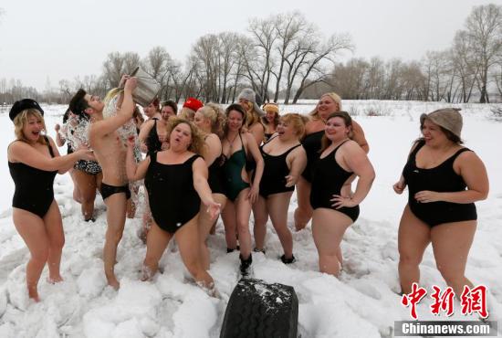 俄罗斯丰腴美人选美大赛 胸围腰围臀围都得够大