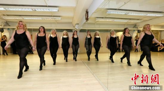 俄罗斯丰腴美人选美大赛 胸围腰围臀围都得够大