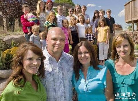 美国一男子娶三姐妹,其中一对双胞胎,他说拥有一个大家庭很幸福!
