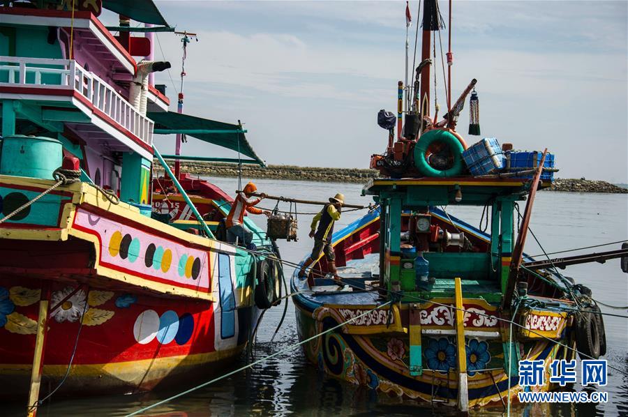 繁忙的印尼渔村