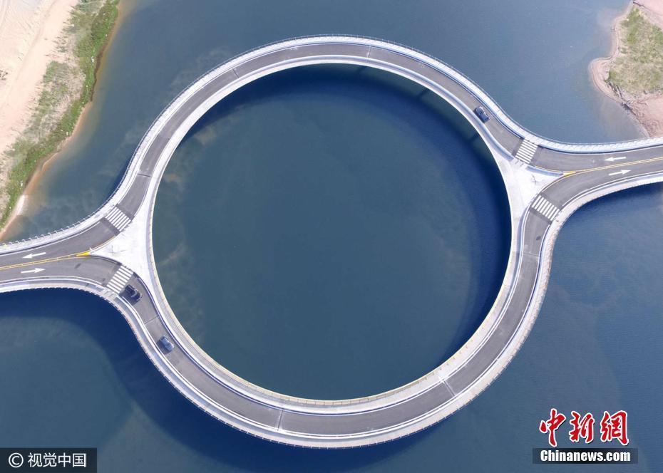 乌拉圭一湖面上建环形桥 供司机减速赏景