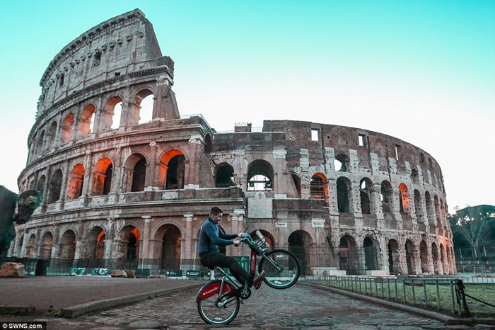 英国小伙骑共享单车周游世界 回国遭罚款