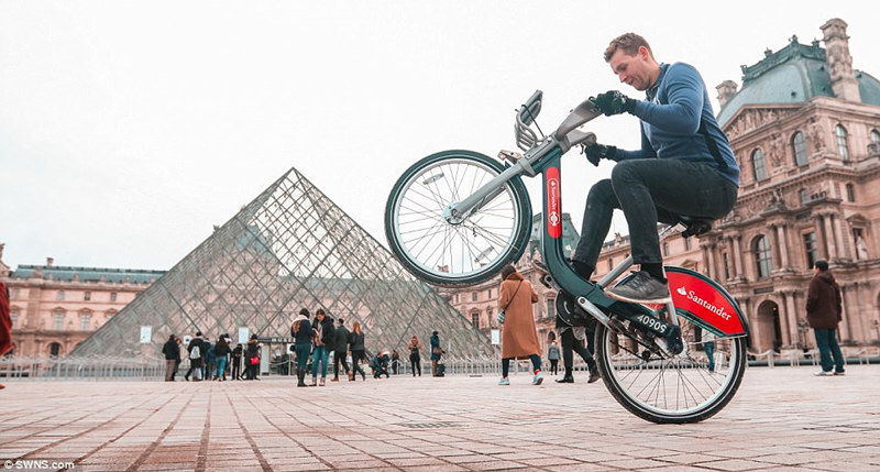 英国小伙骑共享单车周游世界 回国遭罚款