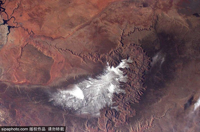 宇航员更新“太空日记” 地球美照来袭