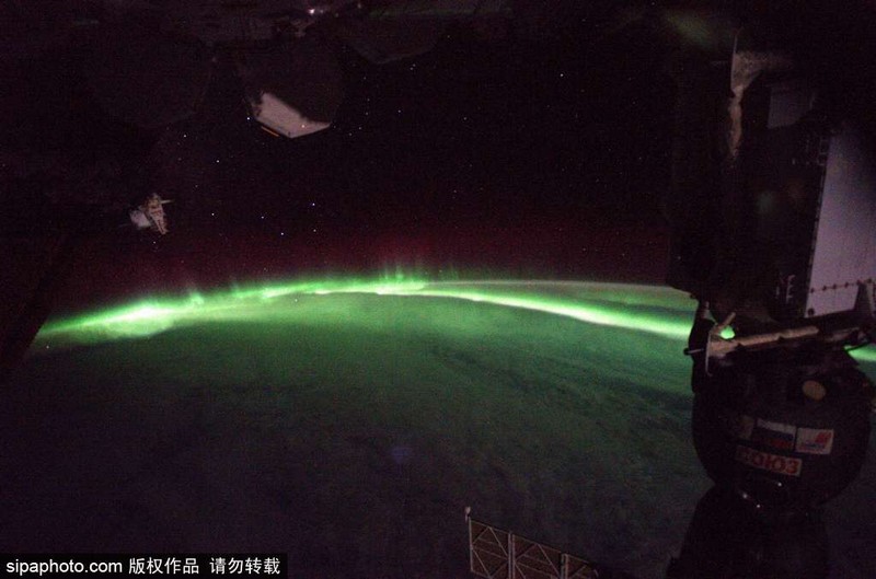 宇航员更新“太空日记” 地球美照来袭