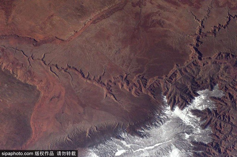 宇航员更新“太空日记” 地球美照来袭