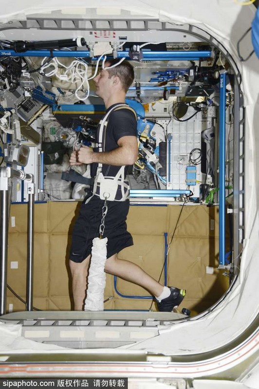 宇航员更新“太空日记” 地球美照来袭