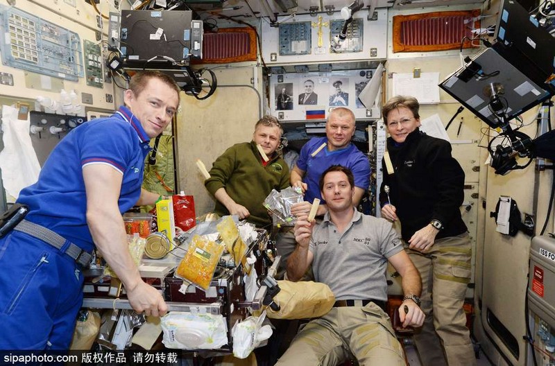 宇航员更新“太空日记” 地球美照来袭