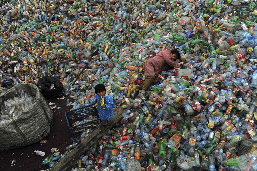 就算没有床 他们也能睡到天荒地老