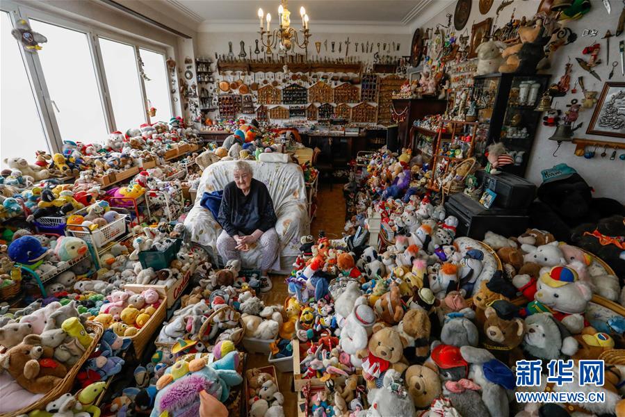 从年轻直到年老 比利时老人收藏两万件玩具