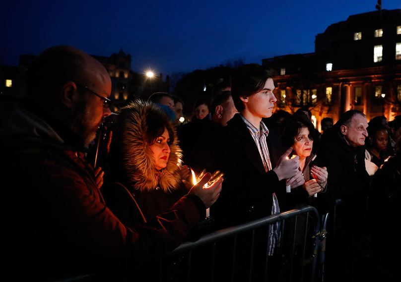 英国伦敦：烛光寄哀思