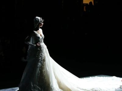 中国国际时装周上演时尚婚纱秀