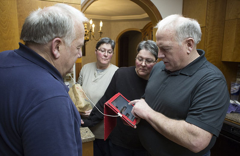 双胞胎兄弟娶双胞胎姐妹 四人同居24年