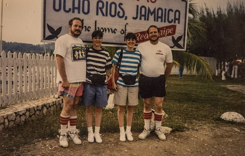 双胞胎兄弟娶双胞胎姐妹 四人同居24年