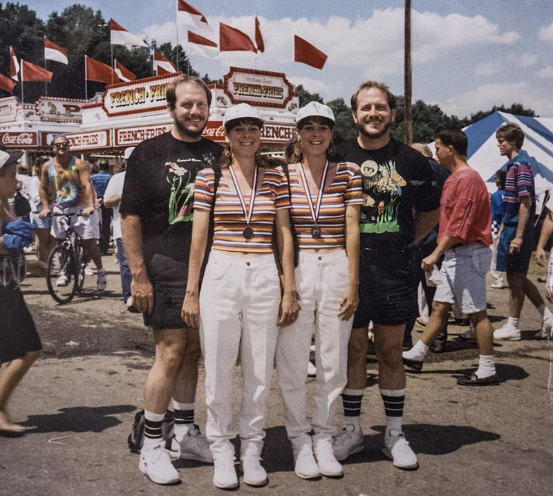 双胞胎兄弟娶双胞胎姐妹 四人同居24年