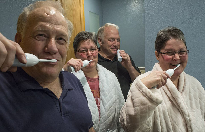 双胞胎兄弟娶双胞胎姐妹 四人同居24年