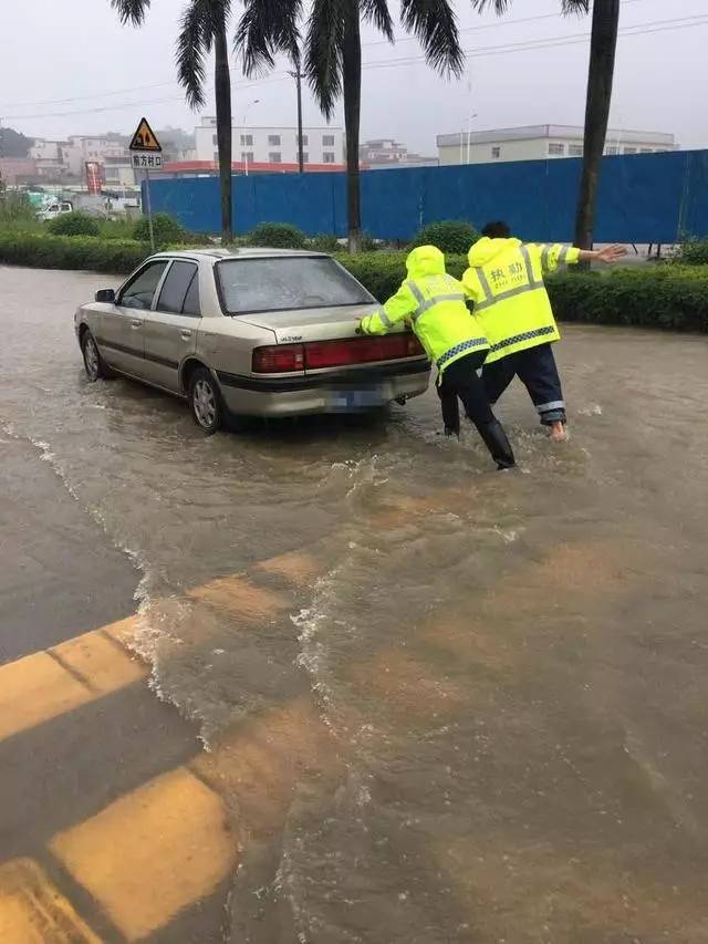 特大暴雨昨天冲刷广州!今天大暴雨继续,出行请注意 特大暴雨昨天冲刷广州!今天大暴雨继续,出行请注意
