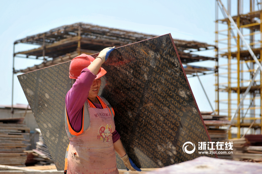 母亲节特写：直击金华建筑工地上的“女汉子”