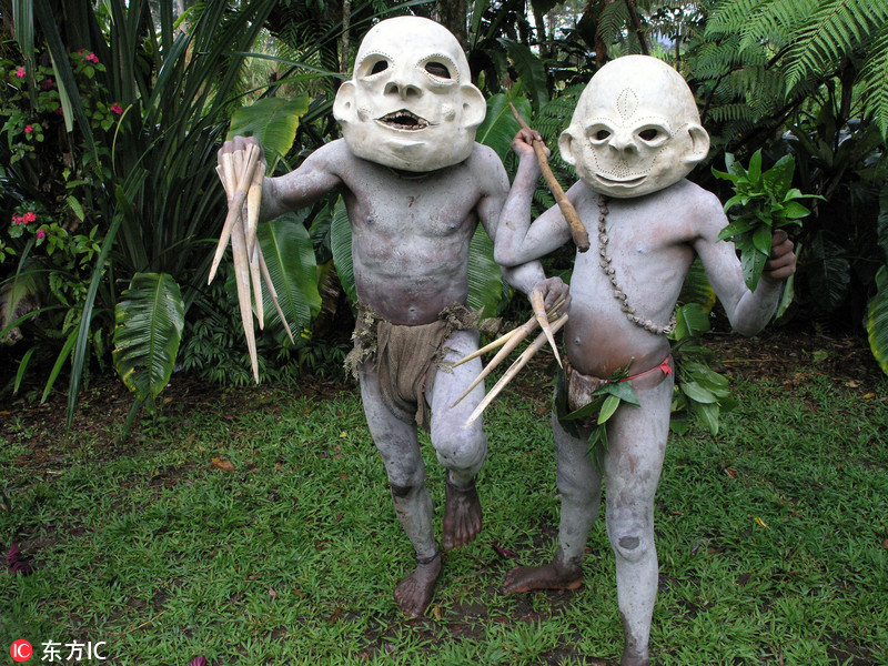 太魔性！原始部落土著头戴5公斤面具跳舞