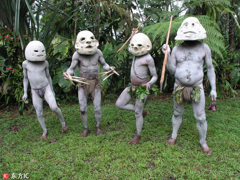 太魔性！原始部落土著头戴5公斤面具跳舞