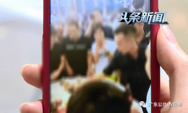 噩梦!女生当伴娘,却遭众男子按倒在地非礼乱摸 噩梦!女生当伴娘,却遭众男子按倒在地非礼乱摸