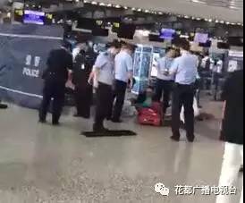 噩梦!女生当伴娘,却遭众男子按倒在地非礼乱摸 噩梦!女生当伴娘,却遭众男子按倒在地非礼乱摸