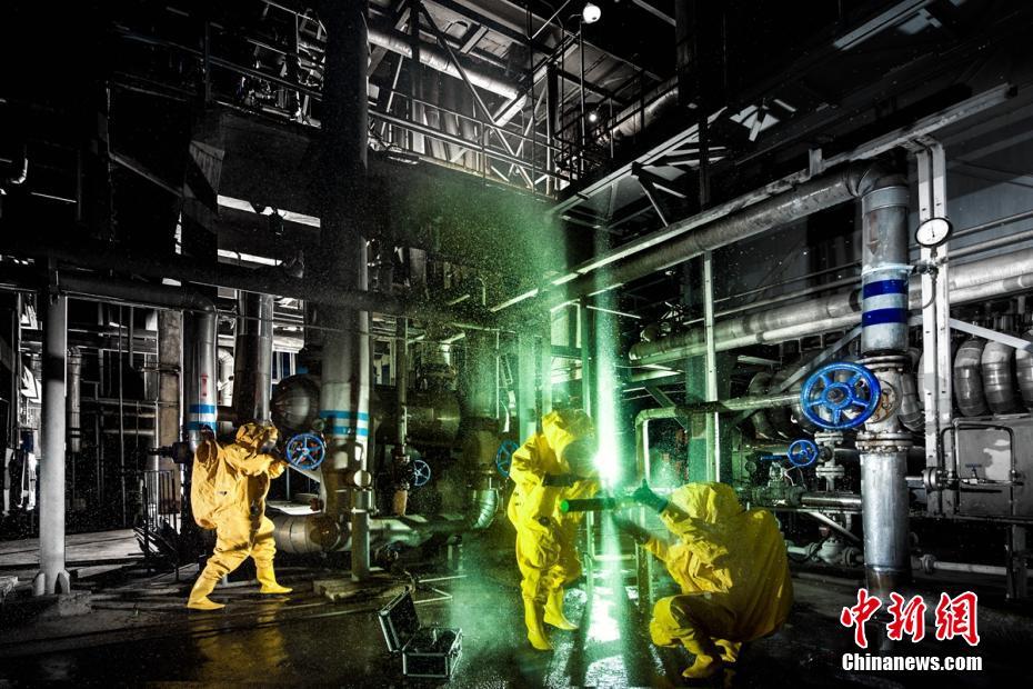 四川消防精彩大片画面耳目一新 展示逆行的英雄消防员