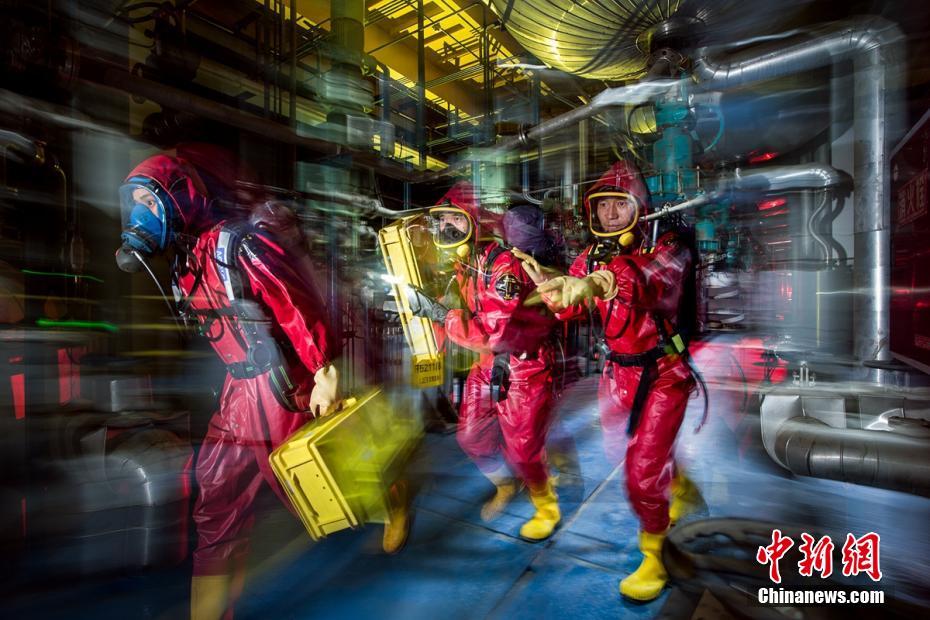 四川消防精彩大片画面耳目一新 展示逆行的英雄消防员