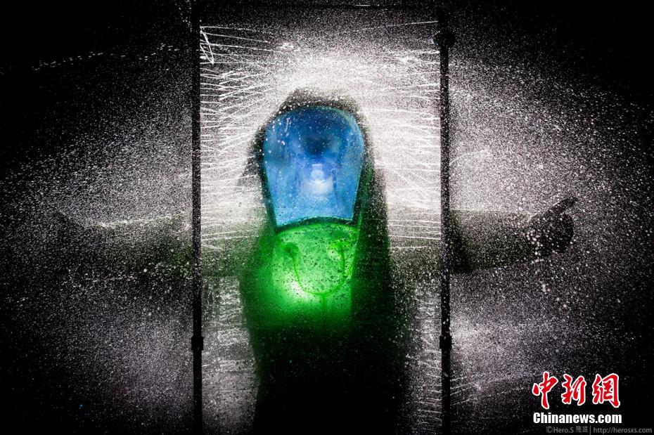 四川消防精彩大片画面耳目一新 展示逆行的英雄消防员