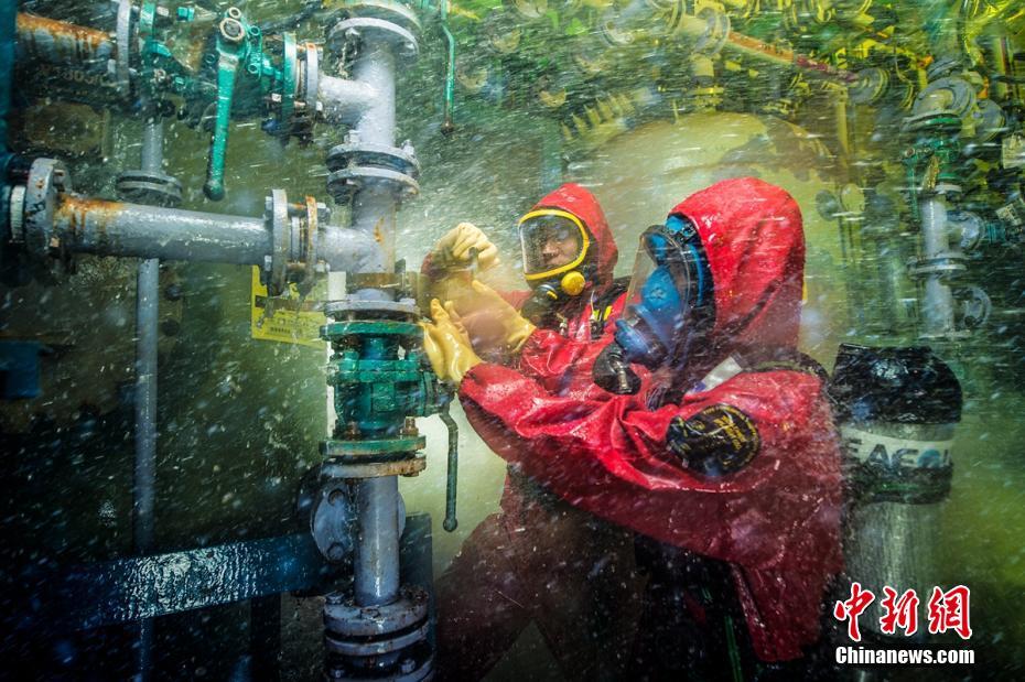 四川消防精彩大片画面耳目一新 展示逆行的英雄消防员