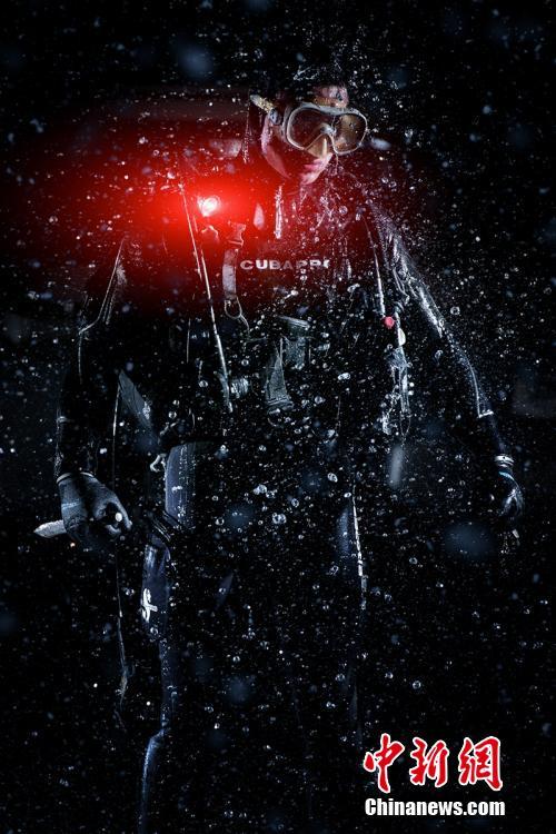 四川消防精彩大片画面耳目一新 展示逆行的英雄消防员