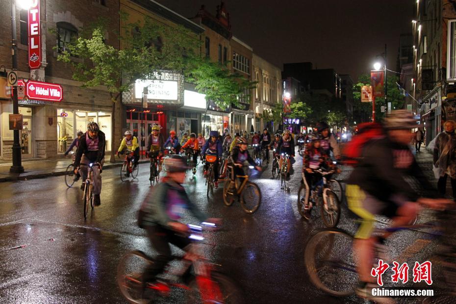 加拿大蒙特利尔万人夜骑单车 庆祝建城375周年