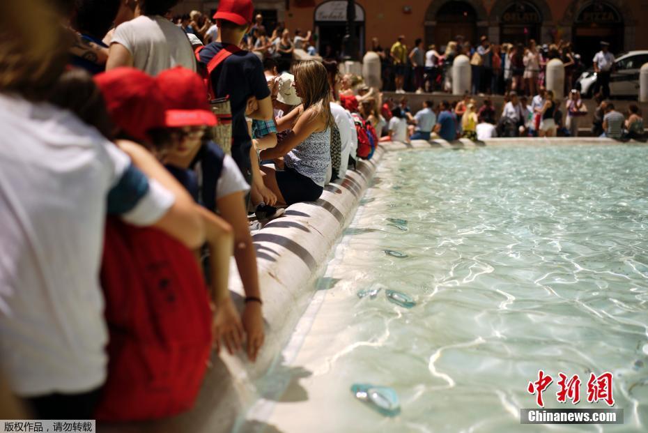 罗马出台“喷泉保护法” 池中玩耍将被罚
