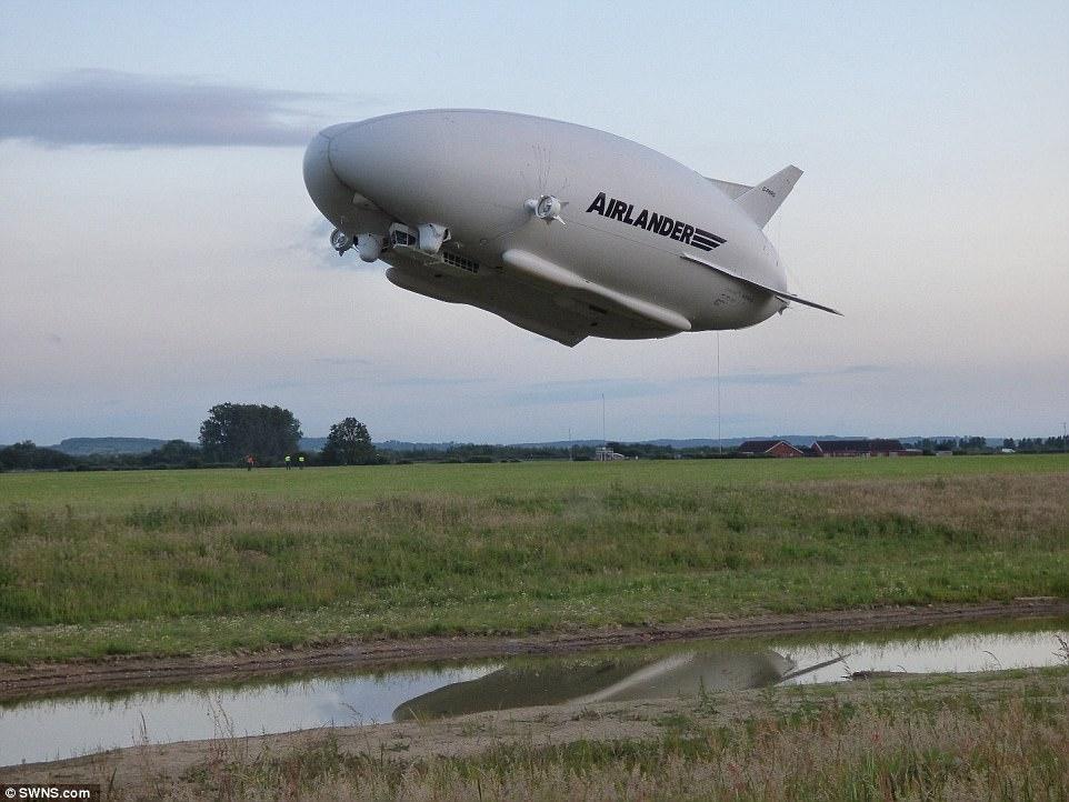 全球最大飞艇“飞天屁股” 试飞成功创纪录