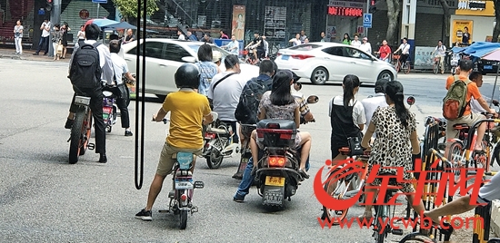 番禺街头频现“五类车” 番禺街头频现“五类车”