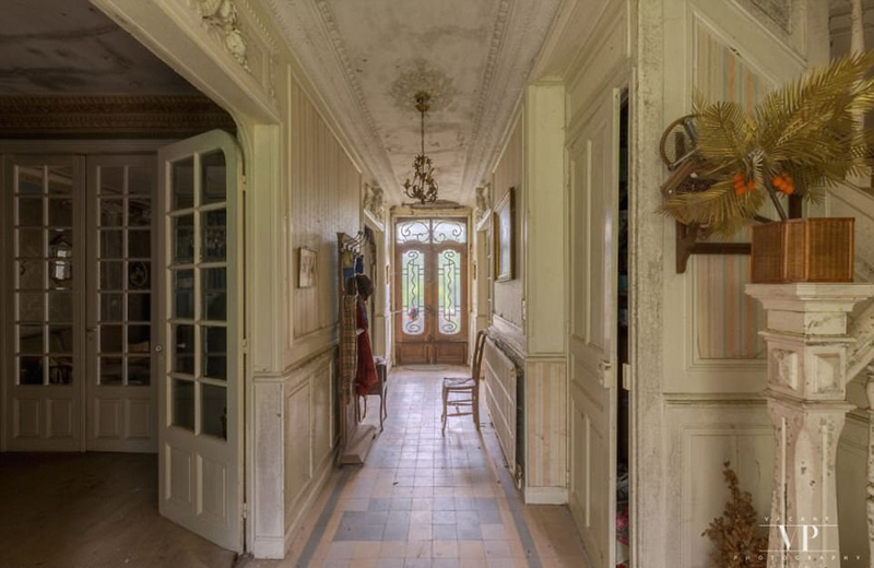 法国乡村豪宅闲置近20年仍保存完好
