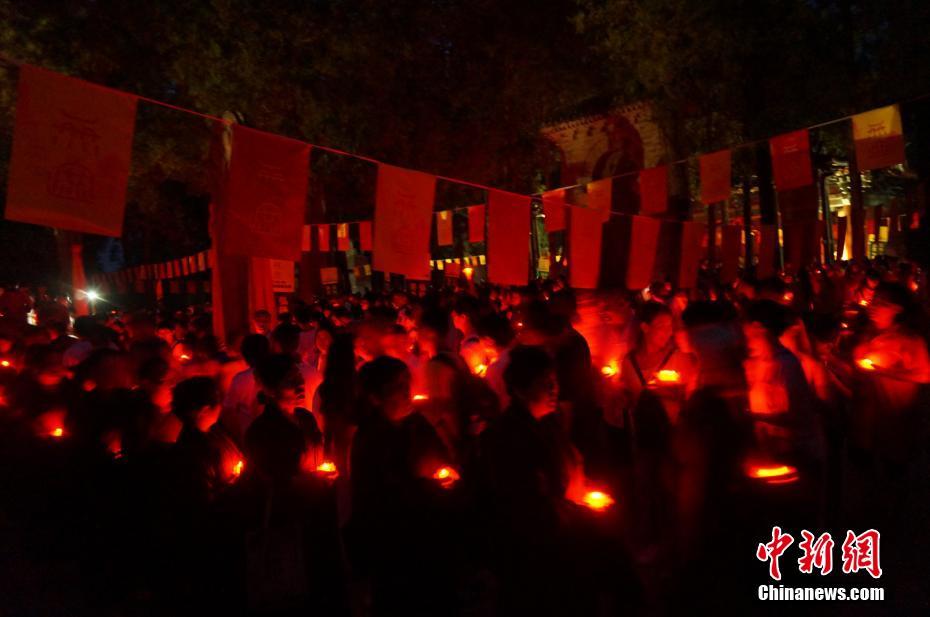 少林寺举行世界传灯大会 灯火灿若繁星