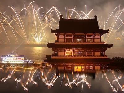 长沙橘子洲举行焰火晚会 庆祝建军90周年