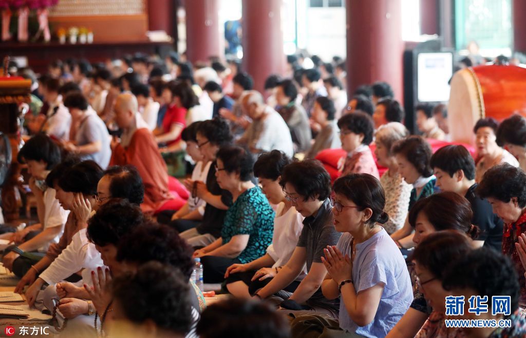 韩国高考进入百日倒计时 家长赴寺庙跪求儿女金榜题名