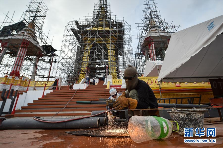 探访建设中的泰国已故国王普密蓬遗体火化台