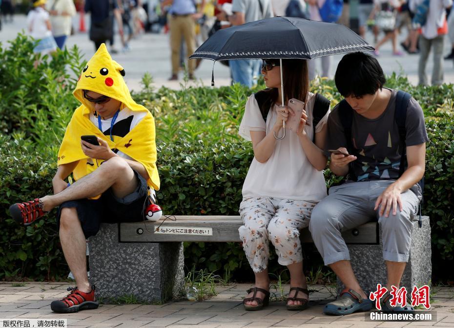 日本横滨举行“皮卡丘节” 萌老鼠走街串巷惹人爱