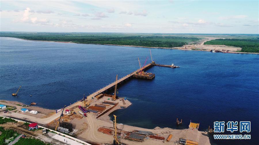 图看建设中的中俄黑龙江大桥