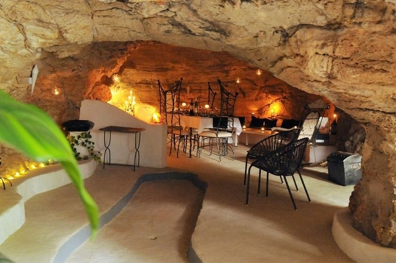 西班牙一居民家中竟藏有1.5亿年洞穴